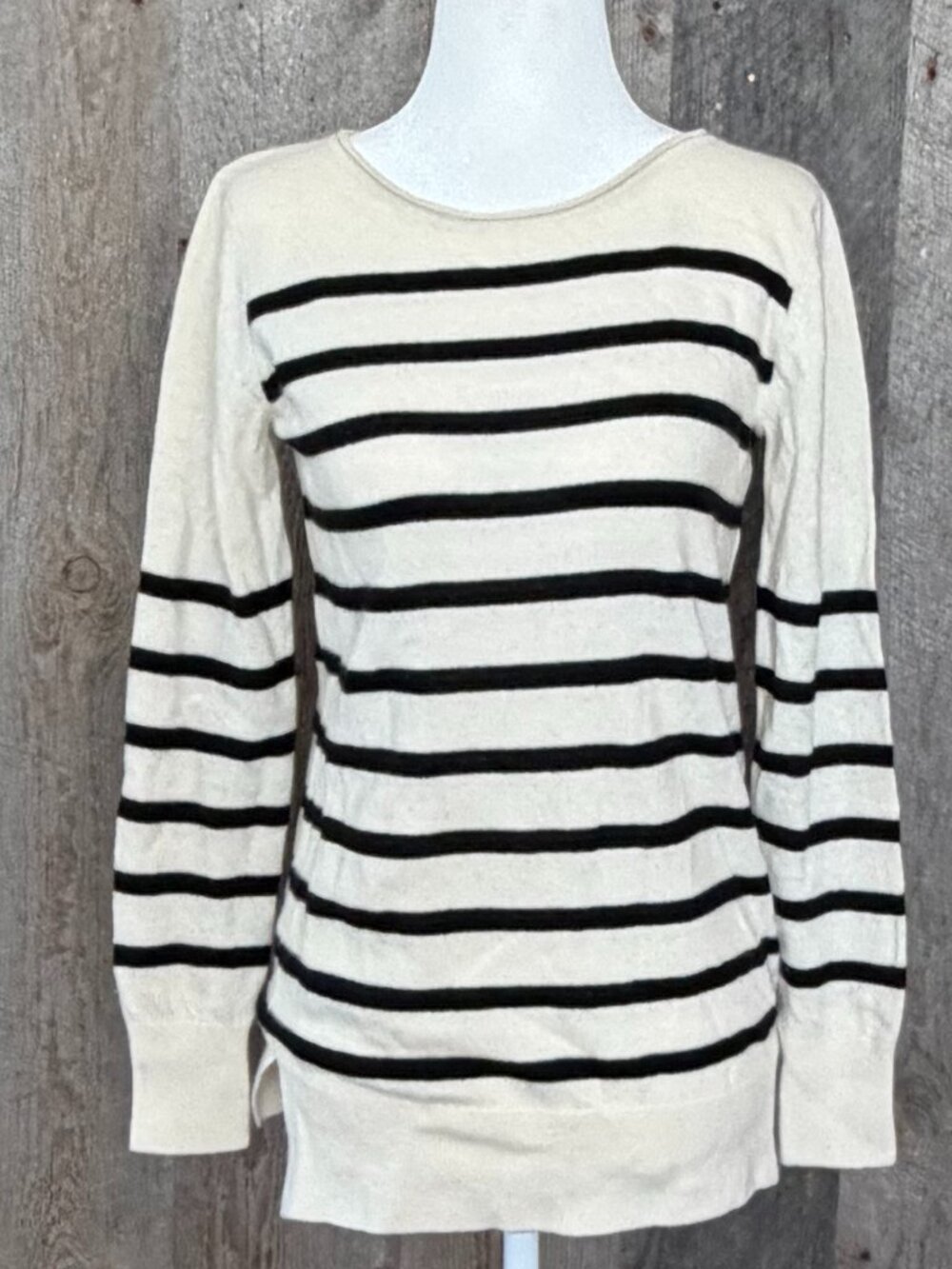 Neiman Marcus White and Black Cashmere Sweater Size XS